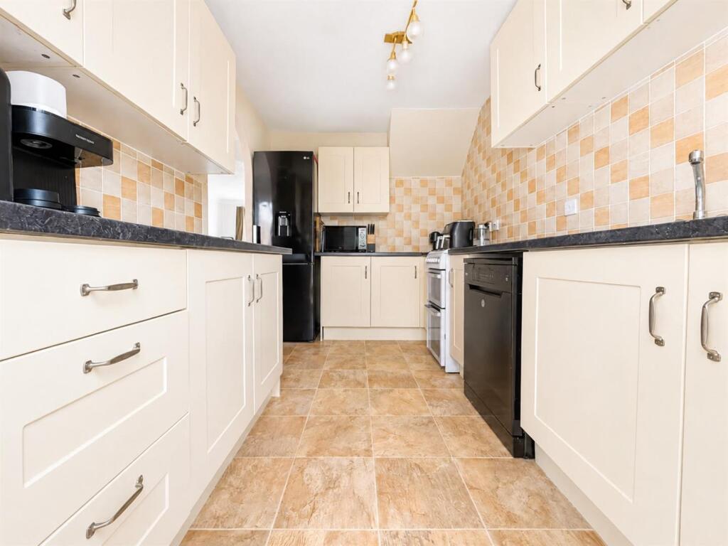 House in Fareham, Portchester - More