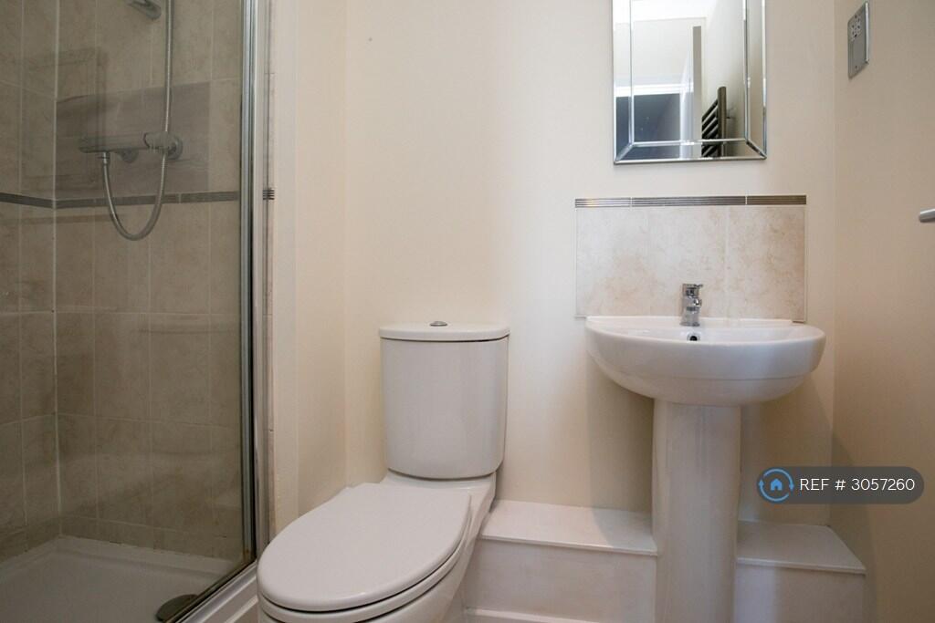 Apartment in Slough - View 3