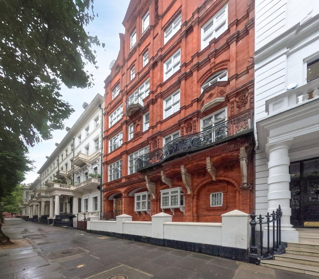 Main image of property: 1A, 196 Queen's Gate, London, SW7 5EU