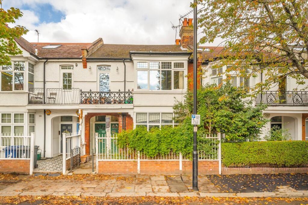 3-bed flat on Southfield Road, Chiswick, £650,000