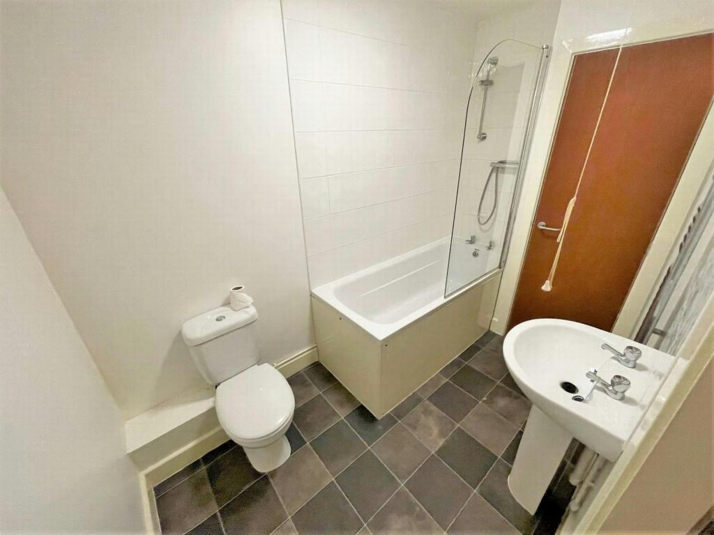 craigton flat bathroom.jpg