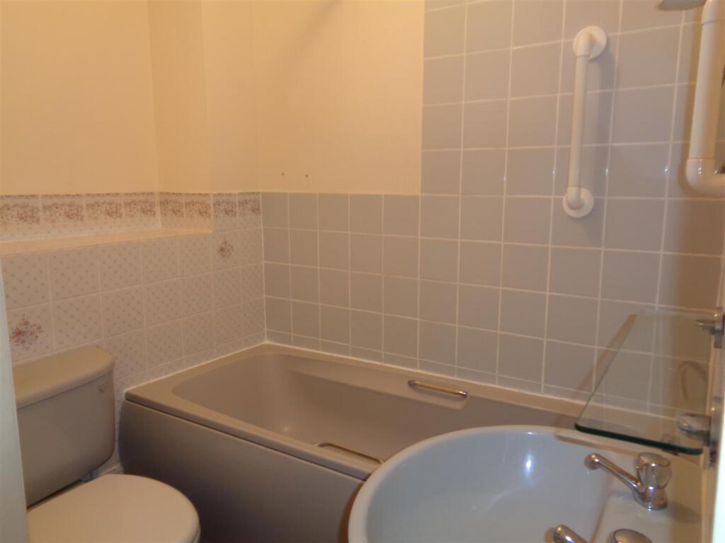 Apartment in Lewes, Seaford - More