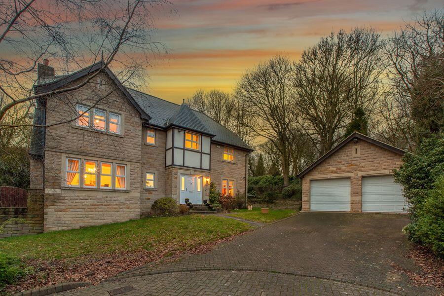 Main image of property: Bardon Hall Gardens, Weetwood, LS16