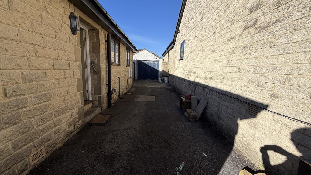 House in Bradford, West Yorkshire - View 5