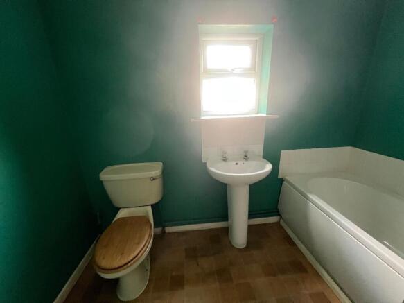 Bathroom (114a)