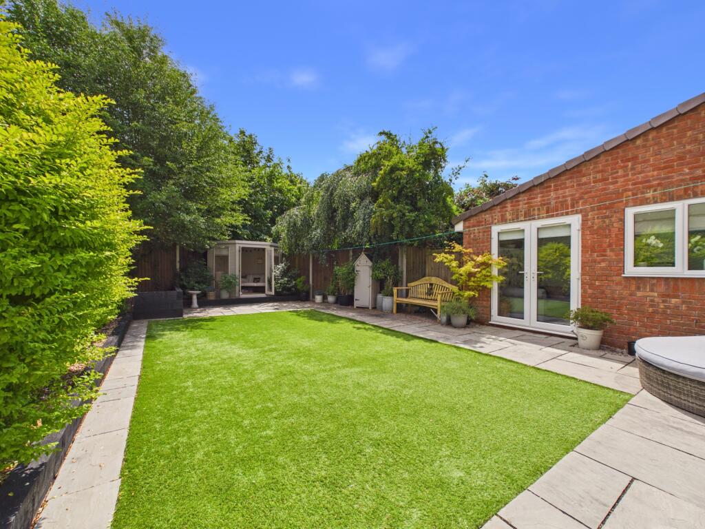 Shrewsbury Close, Oakwood photo 4