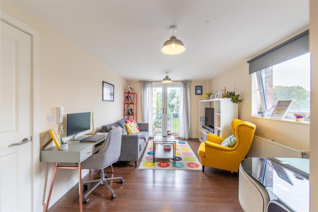 Apartment in Newcastle upon Tyne - View 5