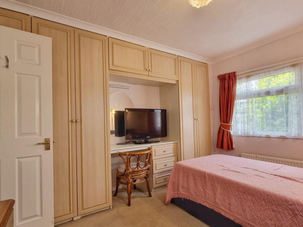 Almond Crescent, Maulden, Bedfordshire, MK45 photo 4