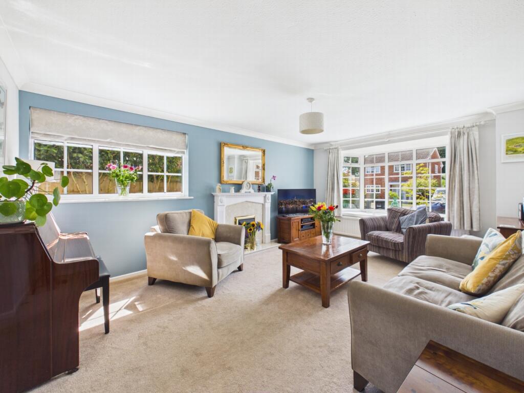 Woodhall Close, Cuckfield, RH17 photo 2