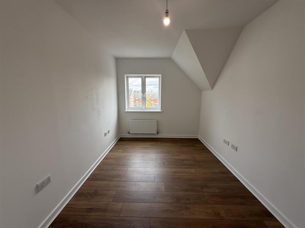 Apartment in Twickenham - View 5