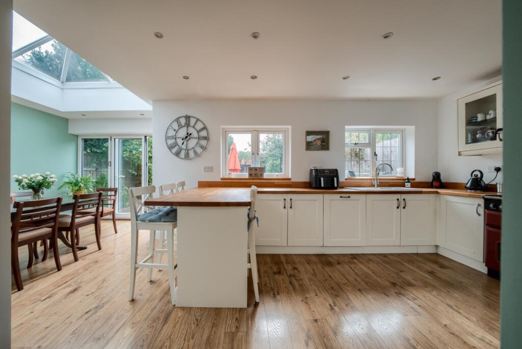 Loxley Road, Stratford-upon-Avon, CV37 photo 3