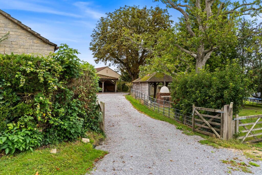 Woolavington - a stylish home in popular village in the Polden Hills photo 3