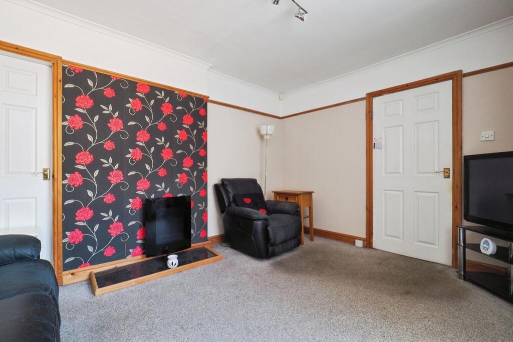 House in Nottingham, Nottinghamshire - More