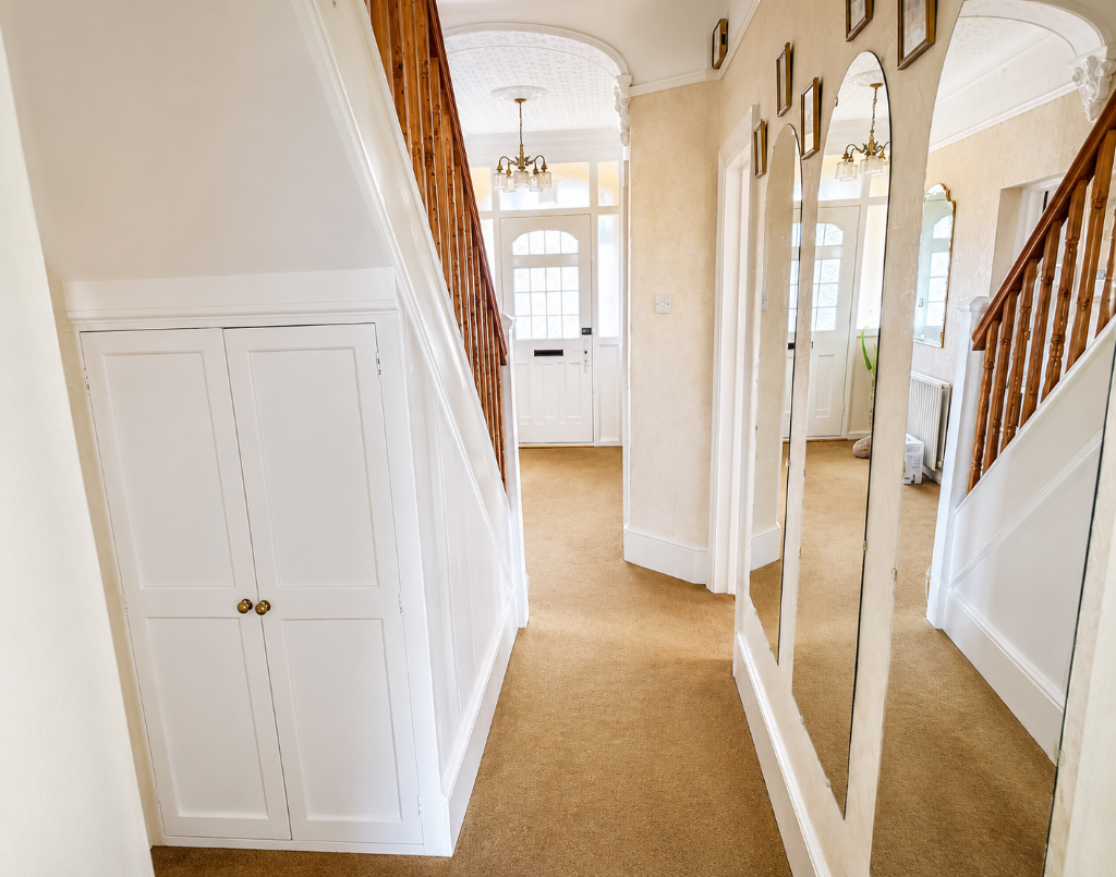 Harrow Drive, Hornchurch, London, RM11 photo 4