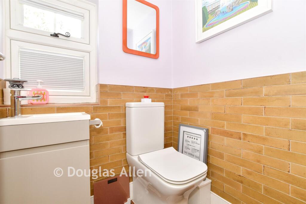 House in Epping Forest, Nazeing - More