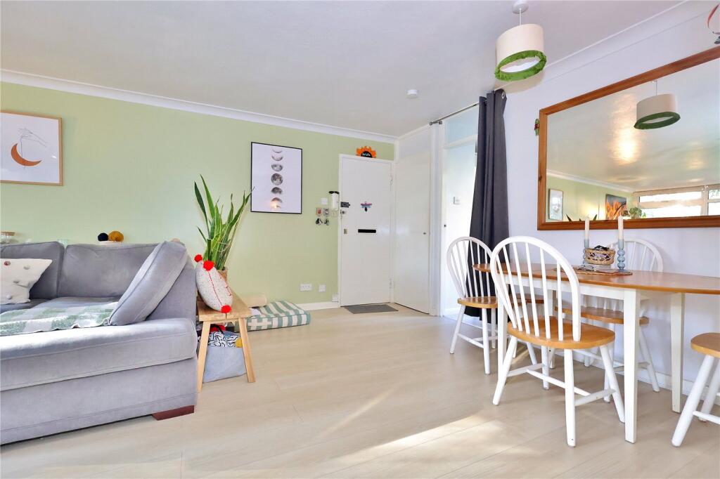 Park View Court, Woking, Surrey, GU22 photo 3