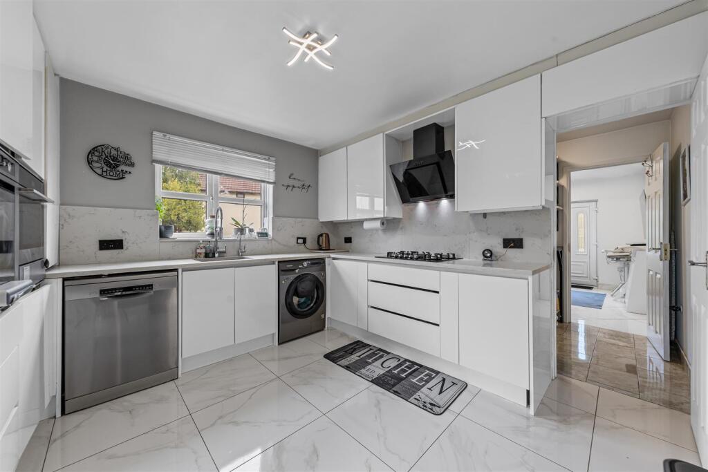 House in Milton Keynes, Two Mile Ash, Abbey Hill - More
