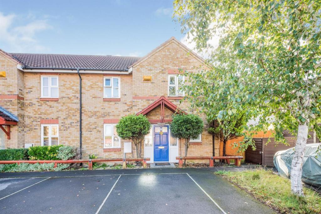 Main image of property: Saxifrage Square, Oxford, OX4