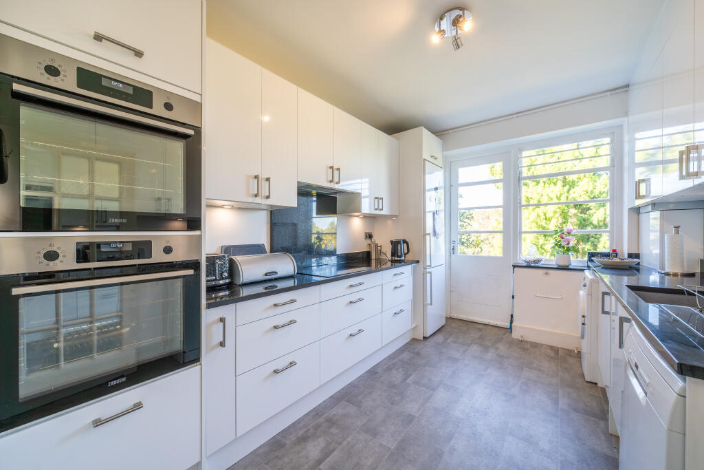 Apartment in London - More
