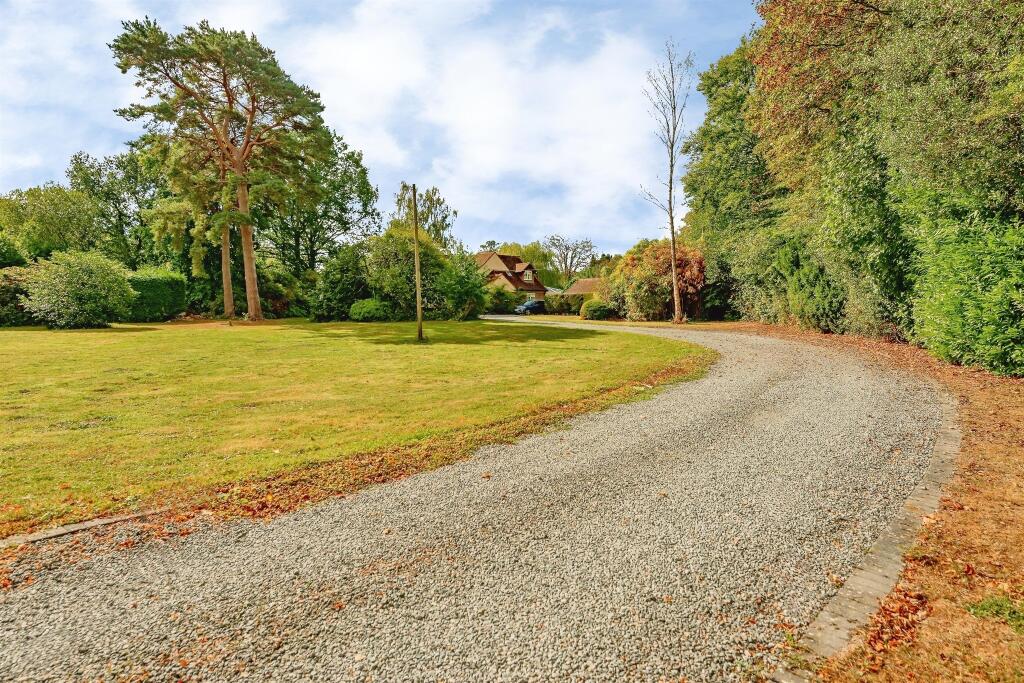 House in Redhill - View 3