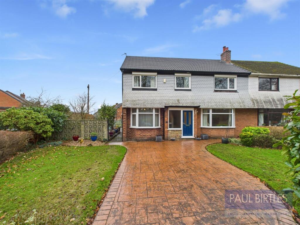 5-bed semi-detached on Davyhulme Road, Davyhulme, Trafford, M41 8QD, £450,000