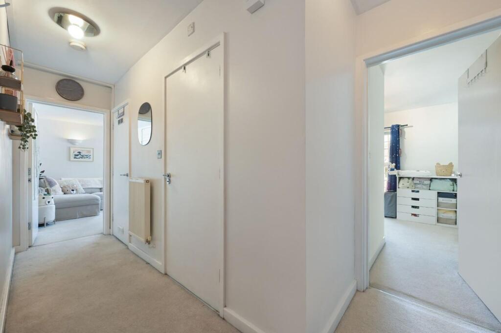 Apartment in London, Worcester Park - View 5
