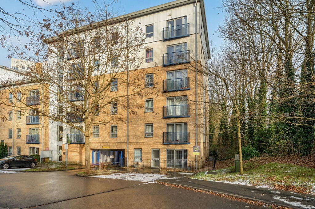 Main image of property: Netherfield Place, Basingstoke RG24 9AF