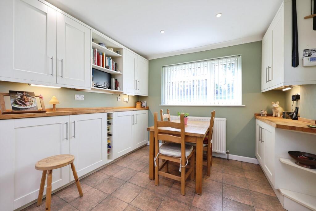 House in Totland, Colwell Bay - More