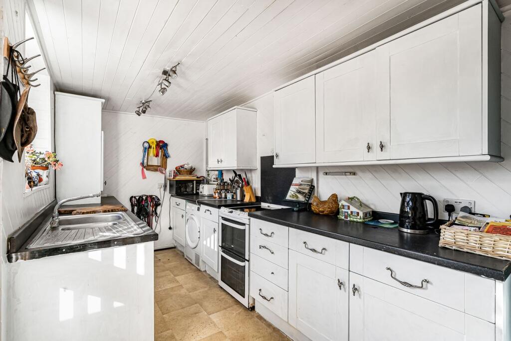 House in Gloucester - View 5