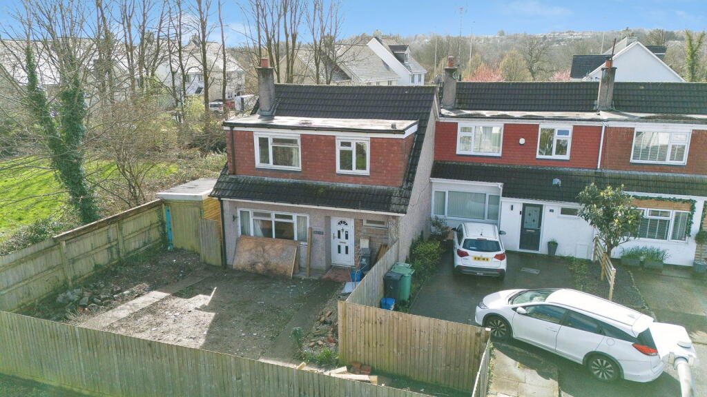 4-bed semi-detached on Clos Caewal, Tongwynlais, £260,000