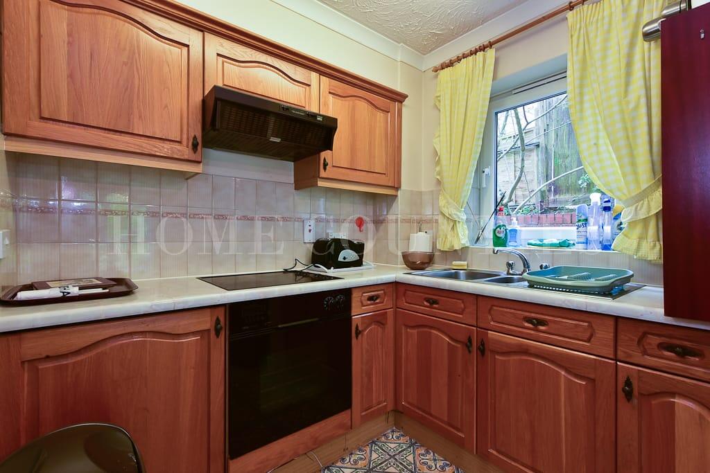 Apartment in Hertsmere, Hertfordshire - More