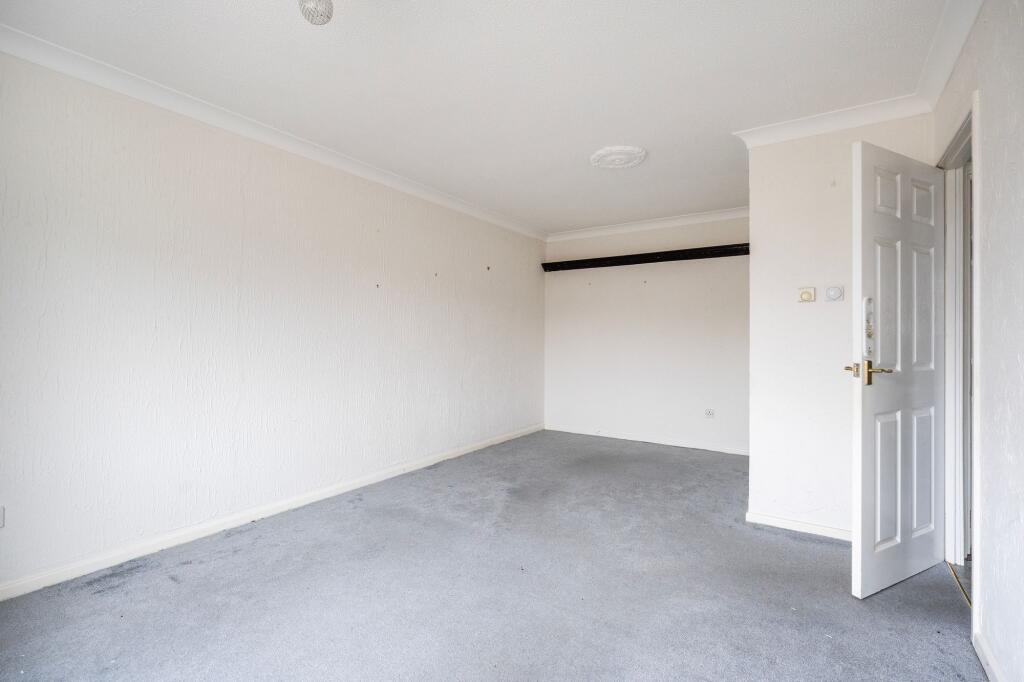 Waterloo Avenue, Roydon photo 3
