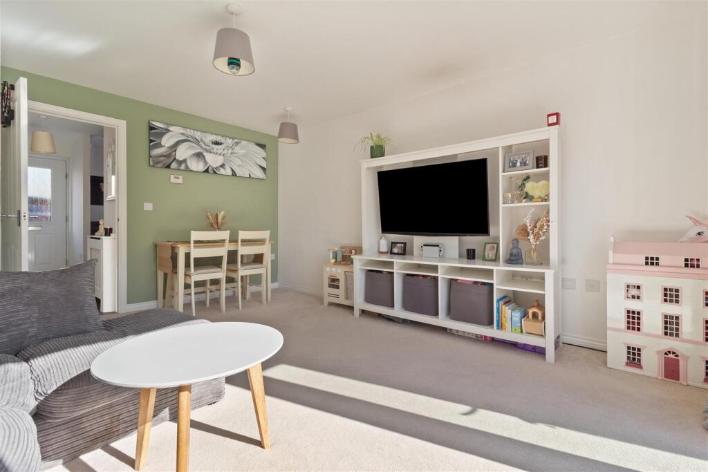Oaksheath Gardens, Worthing photo 2