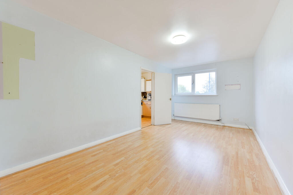 1-bed flat on Rainsford Court, Park Royal, London, NW10, £235,000