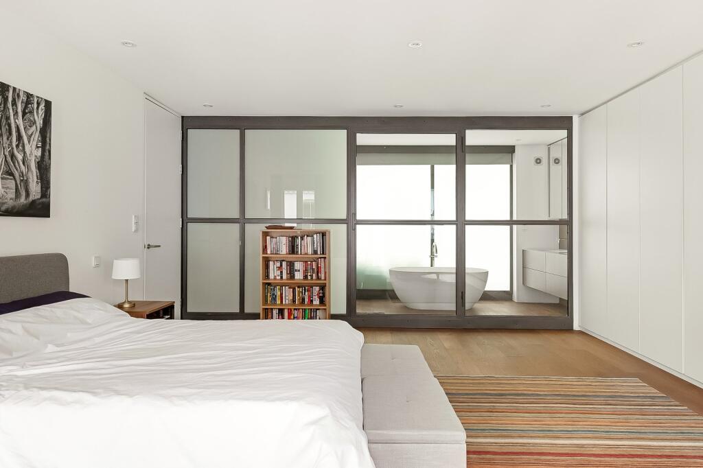 House in London - View 3