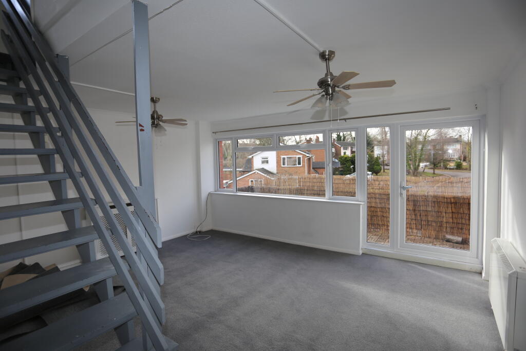 Main image of property: The Parade, Coppice Road, Woodley, Reading, Berkshire, RG5