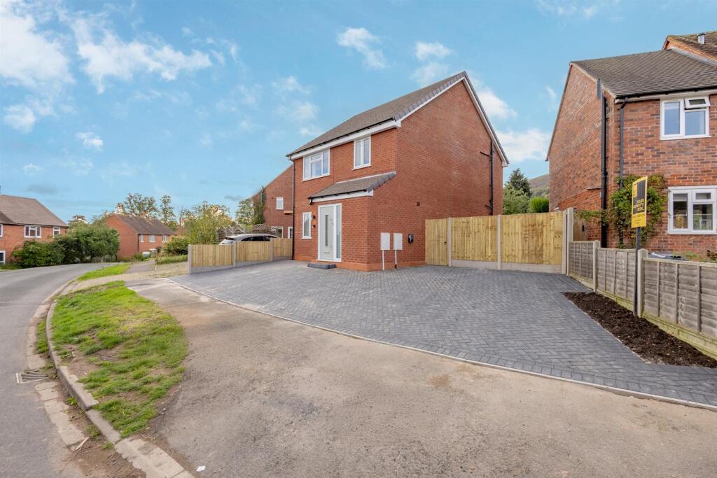 House in Worcester - View 2