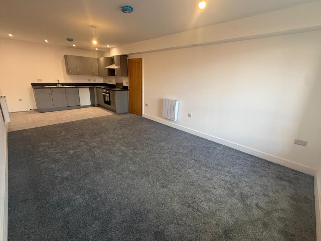 Apartment in Burton-on-Trent, Burton - View 3