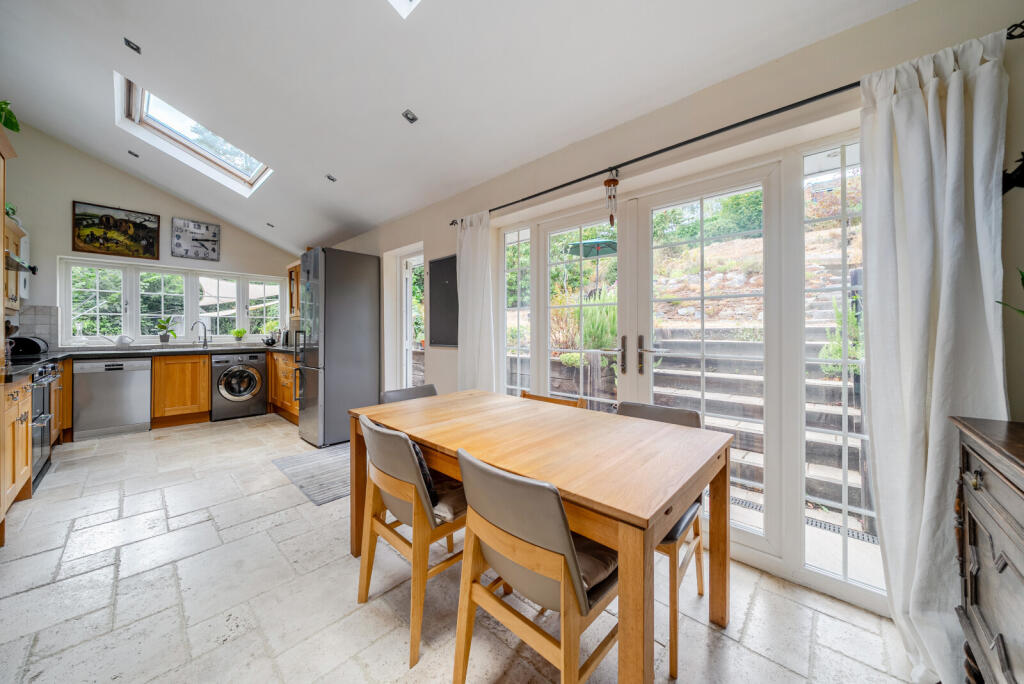 House in Waverley, Farnham - View 4