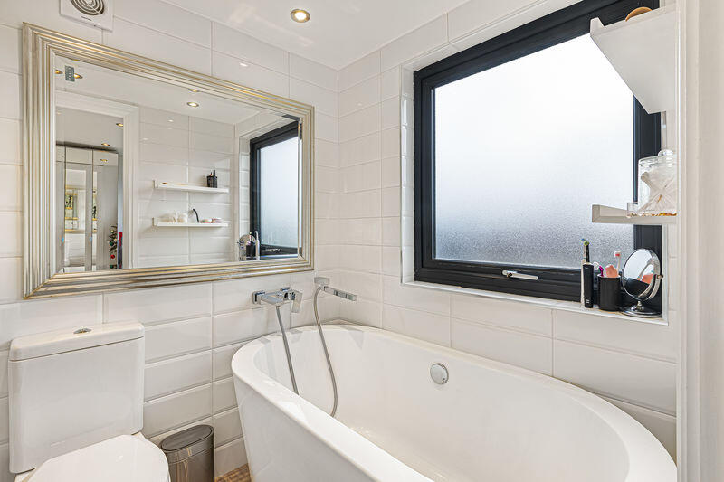 House in Sidcup, Blackfen - More