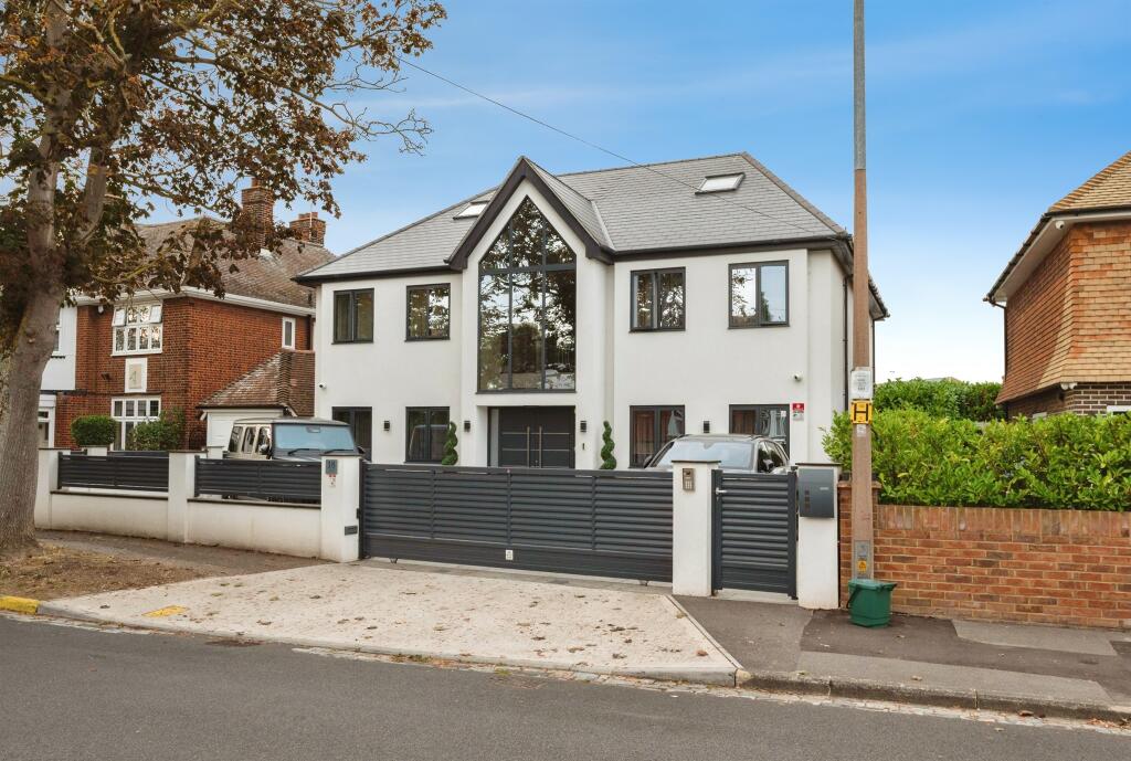 House in Grays, Little Thurrock - More