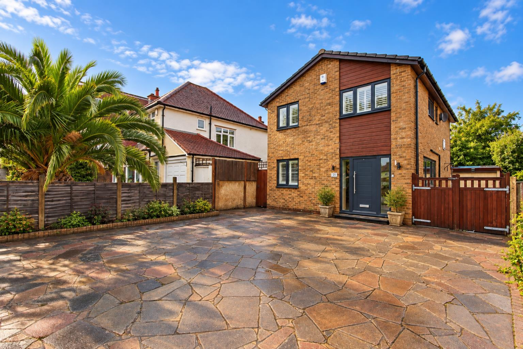 House in Sutton - View 4