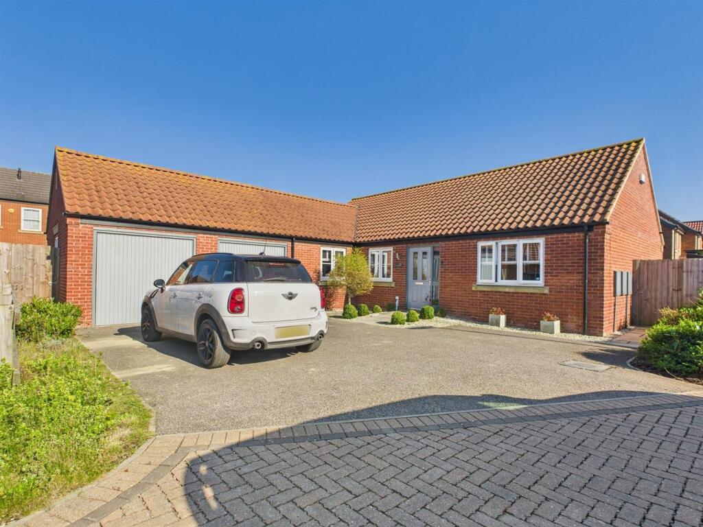 3-bed bungalow on Hazel Walk, Alford, £335,000