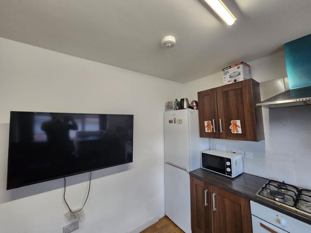 Apartment in Manchester, Ladybarn, Fallowfield - View 3