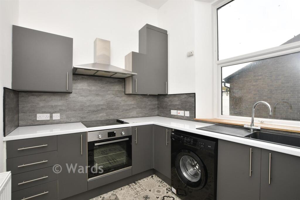 2-bed flat on Edgar Road, Cliftonville, Margate, Kent, £180,000