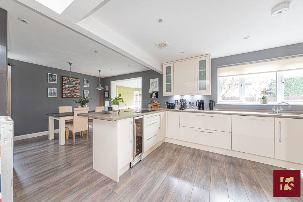The Brackens, Crowthorne, Berkshire RG45 6TB photo 2