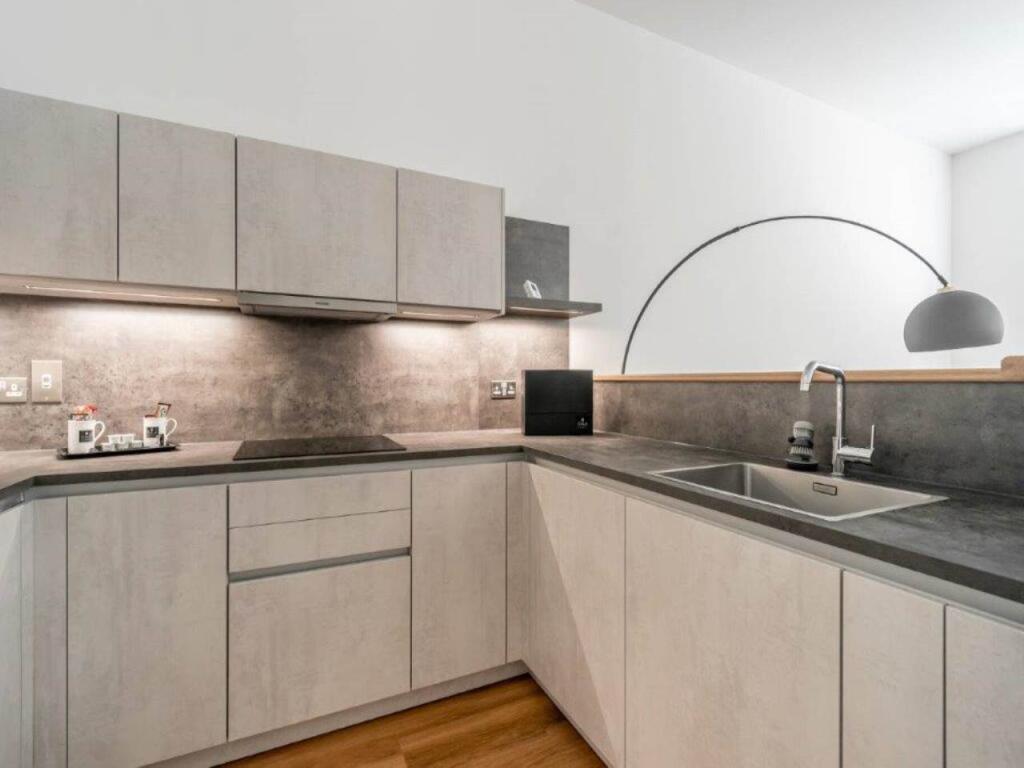 Apartment in Edinburgh - View 6