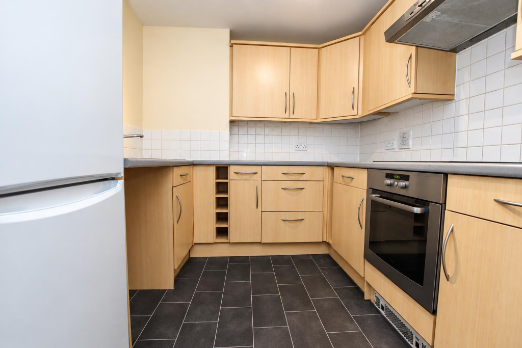 Apartment in Eastleigh, Newtown - View 3