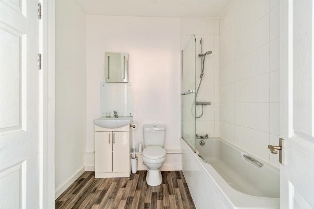 Apartment in Bath, Trowbridge - More