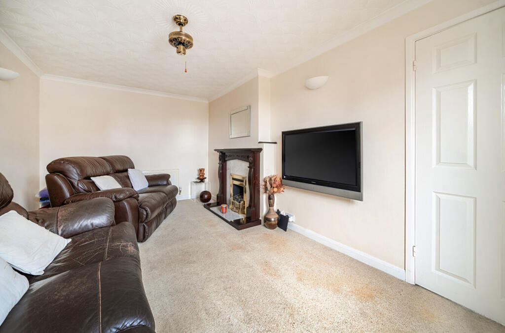 Goddards Close, Sherfield-on-Loddon, Hook, Hampshire, RG27 photo 4